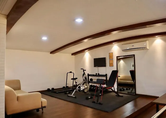 Stylish Luxury Penthouse With 3br, Wifi, Gym, Across Malls