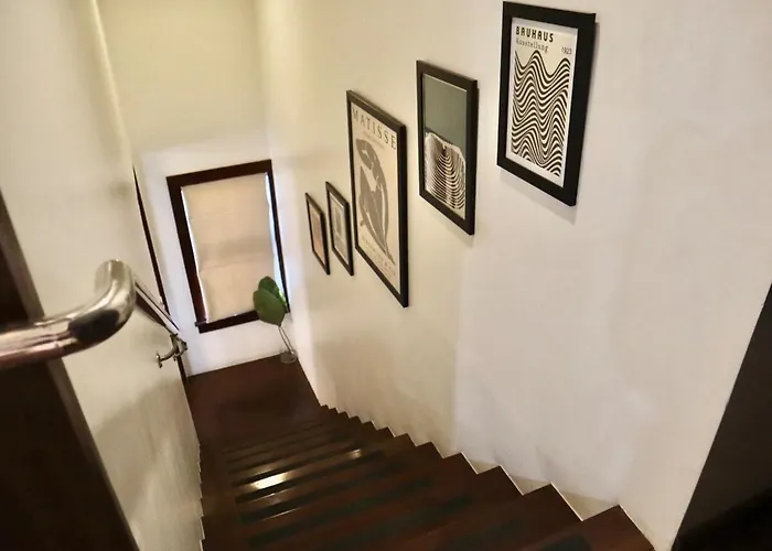 Stylish Luxury Penthouse With 3br, Wifi, Gym, Across Malls Apartment *