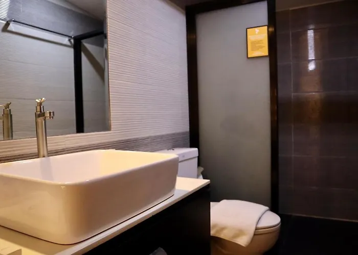 Apartment Stylish Luxury Penthouse With 3br, Wifi, Gym, Across Malls
