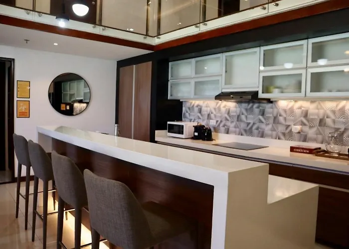 Apartment Stylish Luxury Penthouse With 3br, Wifi, Gym, Across Malls *