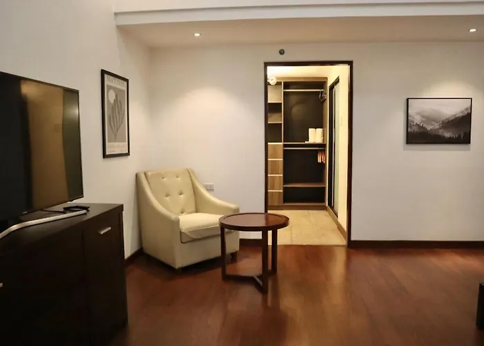Stylish Luxury Penthouse With 3br, Wifi, Gym, Across Malls * Mandaue City