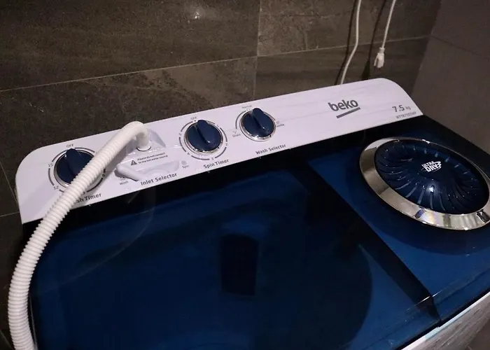 Stylish Luxury Penthouse With 3br, Wifi, Gym, Across Malls