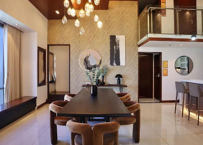 Stylish Luxury Penthouse With 3br, Wifi, Gym, Across Malls Apartment