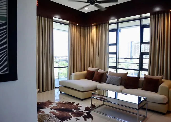 Stylish Luxury Penthouse With 3br, Wifi, Gym, Across Malls Apartment *