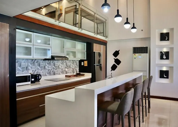 Apartment Stylish Luxury Penthouse With 3br, Wifi, Gym, Across Malls *