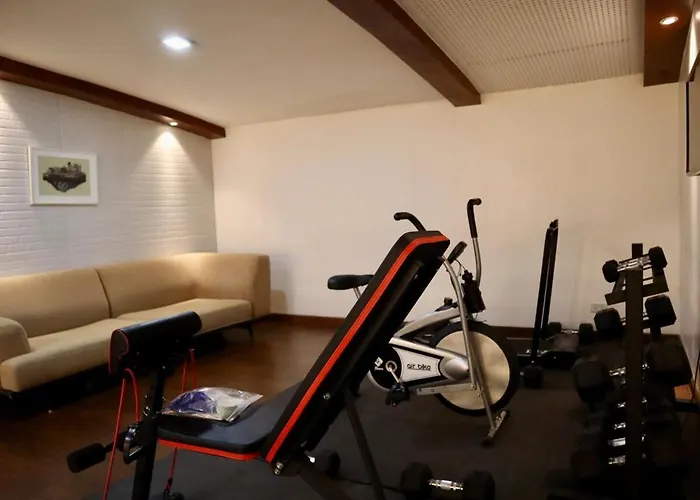 Stylish Luxury Penthouse With 3br, Wifi, Gym, Across Malls *