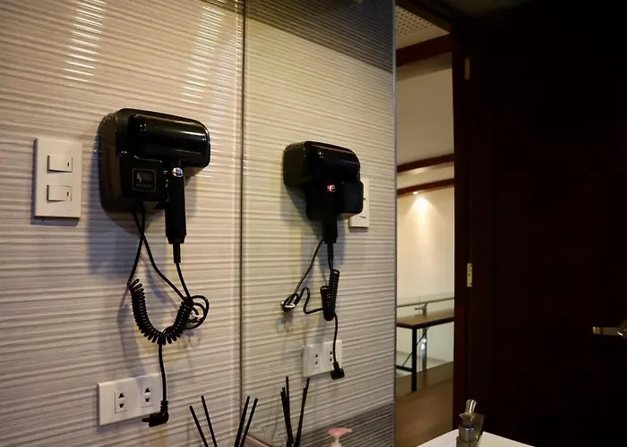 Stylish Luxury Penthouse With 3br, Wifi, Gym, Across Malls Apartment