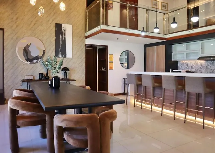 Apartment Stylish Luxury Penthouse With 3br, Wifi, Gym, Across Malls