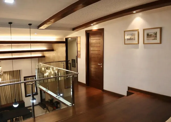 Apartment Stylish Luxury Penthouse With 3br, Wifi, Gym, Across Malls *